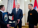 Мэр Москвы вслед за Путиным подписал договор с главой Севастополя о сотрудничестве двух субъектов РФ Мэр Москвы вслед за Путиным подписал договор с главой Севастополя о сотрудничестве двух субъектов РФ