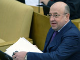С предложением исключить норму выступил комитет по конституционному законодательству Госдумы, который к первому чтению законопроекта в целом поддержал концепцию. Глава комитета единоросс Владимир Плигин объяснил, что комитет учел критику нормы субъектами С предложением исключить норму выступил комитет по конституционному законодательству Госдумы, который к первому чтению законопроекта в целом поддержал концепцию. Глава комитета единоросс Владимир Плигин объяснил, что комитет учел критику нормы субъектами