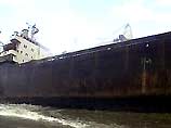торговое судно длиною в 169 метров и водоизмещением в 13 тысяч тонн, встал на якорь в бухте Вальпараисо, пытаясь укрыться от приближающегося шторма