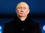 По словам Сергея Гуриева, последние санкции, введенные Западом, "куда более серьезны, потому что они наносят удар по людям, которые формально не участвуют в принятии решений, но - по слухам - имеют огромное влияние на Владимира Путина в реальности"