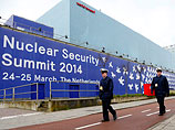 Согласно официальному расписанию, визит американского президента в Европу начнется с посещения в понедельник, 24 марта, саммита по ядерной безопасности в Гааге, где соберутся лидеры 53 стран мира, но только не РФ