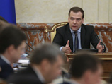 Медведев одобрил идею добывать в РФ сланцевую нефть, а также предложил России "слезть с импортной иголки"