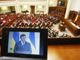 Янукович призвал украинцев провести референдумы о статусе каждого региона. "Не дайте самозванцам Вас использовать!", - говорится в обращении