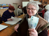 В Севастополе возобновили выплату пенсий - теперь в рублях