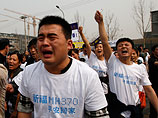 Акция протеста, которую провели родственники пассажиров из Китая с пропавшего рейса, заставила обратить внимание на проблему поисков самолета и китайские турагентства