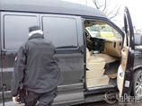 "Правый сектор" разграбил гараж Януковича, Яроша возят на бронированном авто "Правый сектор" разграбил гараж Януковича, Яроша возят на бронированном авто