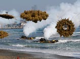 Вооруженные силы Южной Кореи в понедельник открыли ответный огонь после того, как КНДР ввела запретную зону для самолетов и судов на востоке и на западе и начала артиллерийские стрельбы в Желтом море