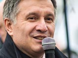 Члены "Правого сектора" покинули гостиницу "Днепр", где скрылись после перестрелки в центре Киева. Их действия названы терроризмом Члены "Правого сектора" покинули гостиницу "Днепр", где скрылись после перестрелки в центре Киева. Их действия названы терроризмом