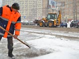 По данным коммунальщиков, за неполные сутки в Москве выпало местами более 10 см снега. Во вторник днем осадки не прекратятся, хотя и ослабнут и пройдут местами, сообщили ИТАР-ТАСС в Росгидромете. В течение дня сугробы могут вырасти еще на 2 см