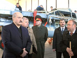 "Мы не агрессоры, мы воевать ни с кем не хотим", - пояснил он, отметив, что "если кто-то сунется", то Белоруссия "должна быть готова "нанести этому агрессору неприемлемый ущерб", - заявил Лукашенко