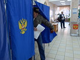 Избиратель голосует на досрочных выборах мэра города на одном из избирательных участков в Центральном районе Новосибирска