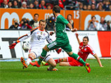 Футболисты мюнхенской "Баварии" потерпели первое поражение в чемпионате Германии за последние 55 матчей, уступив на чужом поле в матче 29-го тура "Аугсбургу" со счетом 0:1