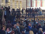По данным ИТАР-ТАСС, митинг на площади Ленина собрал около 2000 человек, митинговали в поддержку бойцов "Беркута", задержанных украинскими спецслужбами по подозрению в расстреле протестующих на киевском Майдане По данным ИТАР-ТАСС, митинг на площади Ленина собрал около 2000 человек, митинговали в поддержку бойцов "Беркута", задержанных украинскими спецслужбами по подозрению в расстреле протестующих на киевском Майдане