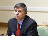 Глава МВД Украины велел "отжать сепаратистов" без крови, возлагает ответственность на Путина Глава МВД Украины велел "отжать сепаратистов" без крови, возлагает ответственность на Путина