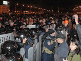 Милиция покинула здание ХОГА, позволив митингующим перекрыть Сумскую улицу с двух сторон