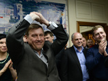 По предварительным данным, победу на выборах в Новосибирске, набрав 43,75% голосов избирателей, одержал депутат Госдумы от КПРФ Анатолий Локоть