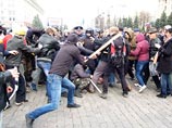 Пророссийски настроенные активисты после штурма администрации "провозгласили независимость" Харьковской области 