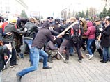 Пророссийски настроенные активисты после штурма администрации "провозгласили независимость" Харьковской области Пророссийски настроенные активисты после штурма администрации "провозгласили независимость" Харьковской области