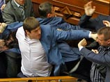 Во время принятия закона об ужесточении наказания за нарушение территориальной целостности Украины в Верховной Раде произошла драка Во время принятия закона об ужесточении наказания за нарушение территориальной целостности Украины в Верховной Раде произошла драка