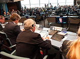 Комиссия ПАСЕ поддержала мягкие санкции в отношении делегации РФ. Перед членами ассамблеи выступил Сноуден по видеомосту