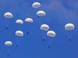 Российские десантники прибыли на арктическую станцию "Барнео" для проведения учебной поисково-спасательной операции Российские десантники прибыли на арктическую станцию "Барнео" для проведения учебной поисково-спасательной операции