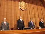 На внеочередном пленарном заседании Государственного Совета Крыма в пятницу была принята Конституция республики