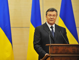 Экс-президент Украины Виктор Янукович, выступая в воскресенье перед журналистами в Ростове-на-Дону, заявил, что Украина "движется к банкротству", народ страны "никогда не примет такой диктат, особенно диктат националистов"