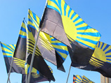 В Харцызске Донецкой области захватили горсовет и вывесили флаг "Донецкой народной республики"