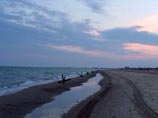 На одесских пляжах появились противотанковые ежи. Вырытые военными окопы одесситы пригрозили зарыть На одесских пляжах появились противотанковые ежи. Вырытые военными окопы одесситы пригрозили зарыть