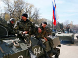 Обстановка в Краматорске еще некоторое время назад была противоречивой. Сообщалось, что бронетранспортеры украинской армии захвачены сепаратистами, после этого появилась версия о "военной хитрости" - якобы военные, подняв российские флаги на бронетехнике,