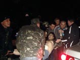 На востоке Украины власти обещают награду за оружие и "человечков", казахский бизнесмен - за голову Коломойского На востоке Украины власти обещают награду за оружие и "человечков", казахский бизнесмен - за голову Коломойского