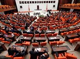 Парламент Турции в четверг одобрил спорный проект реформы Национальной разведывательной службы (MIT). После продолжительных дебатов, документ, существенно расширяющий полномочия спецслужбы, был поддержан абсолютным большинством депутатов
