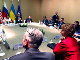 Тем временем проект амнистии для сепаратистов на юго-востоке Украины, договоренность о которой была достигнута накануне в ходе переговоров между Украиной, Россией, США и ЕС в Женеве, пока находится на стадии обсуждения