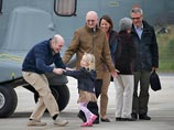 На военном аэродроме Виллакубле их встречали президент Франции Франсуа Олланд, министр иностранных Лоран Фабиус, а также близкие друзья и родственники