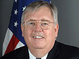 До лета прошлого года Джон Теффт в течение четырех лет возглавлял американскую дипмиссию в Киеве, в начале 2000-х работал послом в Литве, с 2005 по 2009 годы занимал аналогичную должность в Грузии