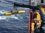 Активное участие в поиске самолета принимает подводный робот Bluefin-21. Однако, обследовав большую часть дна акватории, в предела которой проводятся поиски, автономной субмарине найти пока ничего не удалось