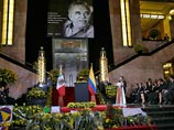 Ее возглавили мексиканский президент Энрике Пенья Нието и его колумбийский коллега Хуан Мануэль Сантос. В мероприятии приняли участие родные и близкие писателя, а также выдающиеся деятели культуры, политики и друзья литератора Ее возглавили мексиканский президент Энрике Пенья Нието и его колумбийский коллега Хуан Мануэль Сантос. В мероприятии приняли участие родные и близкие писателя, а также выдающиеся деятели культуры, политики и друзья литератора