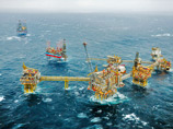 Составить конкуренцию России на рынке нефти США пока не могут - ее экспорт запрещен, но снятие этого запрета ожидается в ближайшие годы. А вот нефтепродукты США уже поставляют в Европу Составить конкуренцию России на рынке нефти США пока не могут - ее экспорт запрещен, но снятие этого запрета ожидается в ближайшие годы. А вот нефтепродукты США уже поставляют в Европу