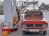 Во вторник на заседании крымского правительства министр по топливу и энергетике РК Сергей Колобов заявил, что цены на топливо снижаются постоянно: "сегодня у нас 95-й бензин стоит 30,2 рубля, дизтопливо - 33,5 рубля"