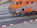 Сбитый поездом чешский пенсионер отделался царапинами, потерянной обувью и штрафом (ВИДЕО)