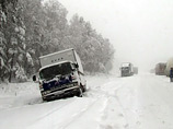 В Свердловской области снегопад вызвал пробку длиной 40 км