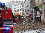 Из-за взрыва в 15-м районе столицы Австрии обрушилась часть здания на уровне 2-4 этажей вместе с крышей. На первом этаже располагаются магазины и аптека. Обломки дома разбросало на десятки метров. Взрывной волной выбило несколько окон в соседних домах