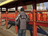 В Улан-Удэ собирают деньги на молитвенный барабан возле драмтеатра (ВИДЕО)