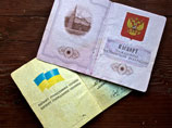 В связи с заявлениями Москвы о том, что те украинцы, которые не объявили об отказе от российского гражданства, станут гражданами РФ, в закон внесли поправку, согласно которой Украина не признает "принудительного зачисления в россияне"