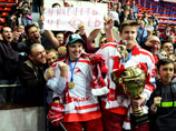Московский "Спартак" стал чемпионом Молодежной хоккейной лиги сезона-2013/14, одержав гостевую победу над столичной "Красной Армией" в седьмом финальном матче Кубка Харламова. Встреча завершилась со счетом 3:2 (0:0, 1:0, 2:2) Московский "Спартак" стал чемпионом Молодежной хоккейной лиги сезона-2013/14, одержав гостевую победу над столичной "Красной Армией" в седьмом финальном матче Кубка Харламова. Встреча завершилась со счетом 3:2 (0:0, 1:0, 2:2)
