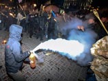 Власти Украины связали факельное шествие националистов и драку на Майдане с действиями спецслужб РФ