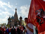 В шествии профсоюзов и "Единой России" на Красной площади приняли участие свыше 100 тысяч
человек В шествии профсоюзов и "Единой России" на Красной площади приняли участие свыше 100 тысяч
человек