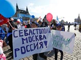 В шествии профсоюзов и "Единой России" на Красной площади приняли участие свыше 100 тысяч
человек