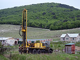 На Крымском полуострове, где в связи с катастрофически низкими объемами поступающей по Северо-Крымскому каналу воды власти стараются спешно решить проблему водоснабжения, пробурили первую скважину На Крымском полуострове, где в связи с катастрофически низкими объемами поступающей по Северо-Крымскому каналу воды власти стараются спешно решить проблему водоснабжения, пробурили первую скважину