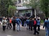 В Донецке сепаратисты захватили здание облуправления СБУ В Донецке сепаратисты захватили здание облуправления СБУ